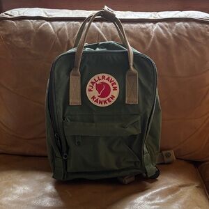 Fjallraven Kånken Mini Backpack in Green/Khaki